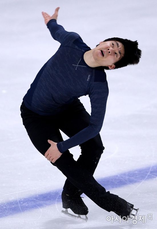 [포토] 스핀 연기하는 이준형