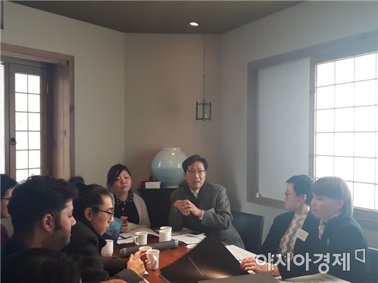 1일 서울 중구 세종대로 달개비에서 주요 참여작가 및 기획자 등이 참석한 가운데 기자간담회가 열렸다.[사진=김세영 기자]
