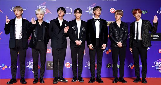 방탄소년단, K팝 최초 ‘英-獨 탑 100’ 동시 진입…‘기록 제조기’ 