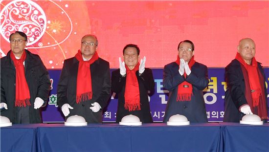 윤장현 광주시장, 2017 빛고을 성탄트리 점화식 참석