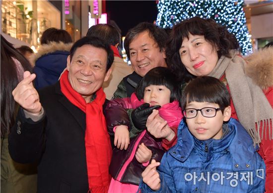 윤장현 광주시장, 2017 빛고을 성탄트리 점화식 참석