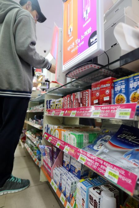 공공심야약국 vs 안전상비약 vs 약 자판기…약 접근성 강화 '동상이몽'