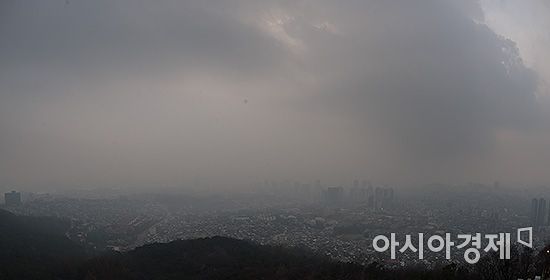 미세먼지 잔뜩 낀 서울하늘