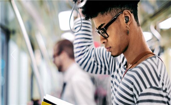 [리뷰] 아이콘X "'아재'스럽진 않은데 음질은 아직…"