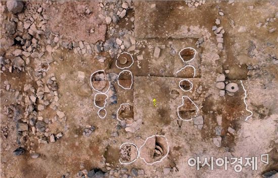 5호 건물지 내부 토기 매설시설 전경[사진=문화재청 제공]