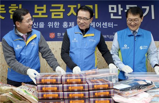 임영진 신한카드 사장(왼쪽부터) 조용병 신한금융그룹 회장, 위성호 신한은행장 (사진 : 신한금융)