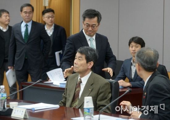 [포토]회의 참석하는 김동연 부총리