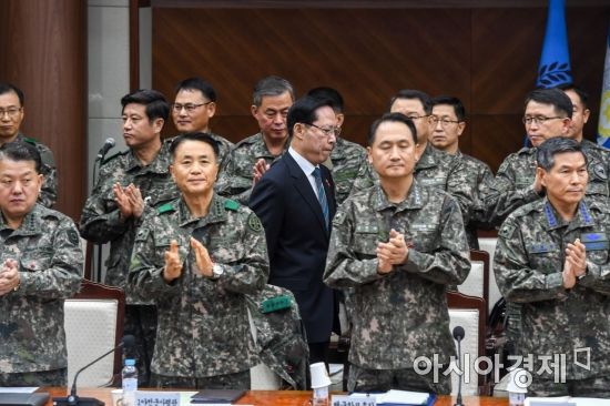 [포토] 전군주요지휘관회의 참석한 송영무 장관