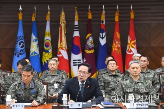 [포토]전군주요지휘관회의서 모두발언하는 송영무 장관