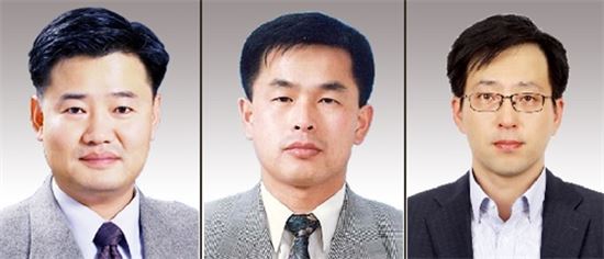 왼쪽부터 김영목 상무, 이재육 이사, 이채주 이사