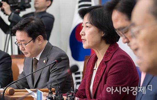 추미애 더불어민주당 대표가 11일 국회에서 열린 최고위원회의에 참석, 모두발언을 하고 있다./윤동주 기자 doso7@