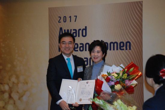 BNK부산銀, ‘2017 여성금융대상’ 금융위원장상 수상
