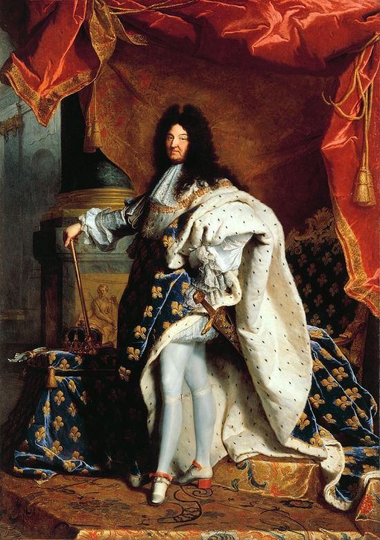 프랑스의 태양왕, 루이 14세의 초상화. 19세기까지는 왕이나 남성 귀족들이 주로 비단 등 값비싼 천으로 만든 스타킹을 신고 다리를 노출하는 것이 유행이었다.(사진=위키피디아)