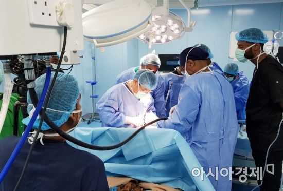 전남대병원 윤택림 교수,아프리카서 의료기술 전수