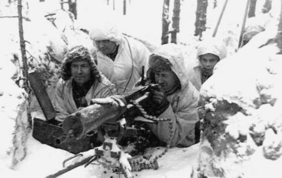 전선을 구축하고 소련군을 기다리는 핀란드군 모습(사진=위키피디아)