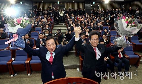 [포토] 한국당 신임 원내지도부 선출된 김성태-함진규