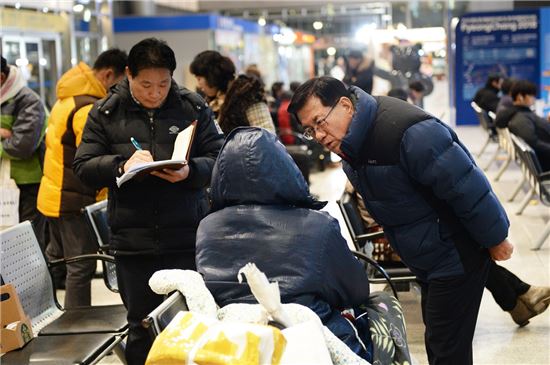 유덕열 동대문구청장, 한파 속 노숙인 찾아 따듯한 격려