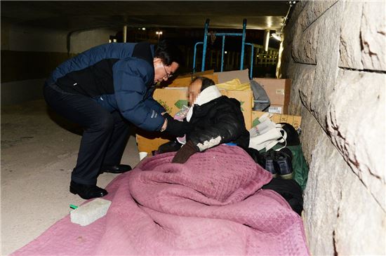 유덕열 동대문구청장, 한파 속 노숙인 찾아 따듯한 격려
