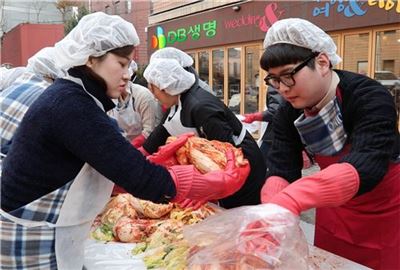 DB생명, '사랑의 김장 나누기' 행사 후원