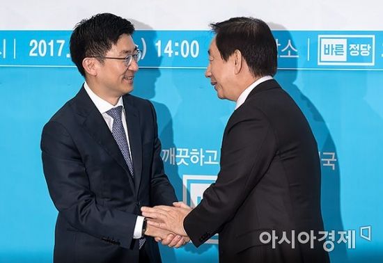 [포토] 바른정당 찾아간 김성태 신임 원내대표