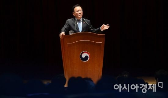김부겸 장관 "경찰, 인권 수호자로 거듭나야"