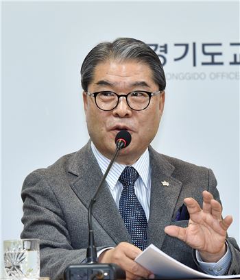 이재정 경기도교육감이 12월 월례 기자간담회에서 이야기하고 있다. 