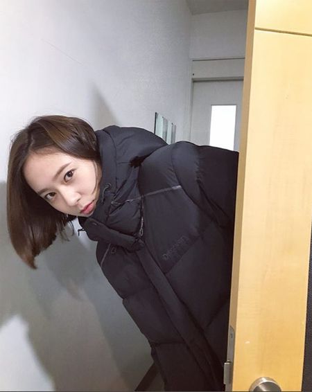 ‘슬기로운 감빵생활’ 크리스탈, 촬영장 사진 공개 “이 미모 실화냐”