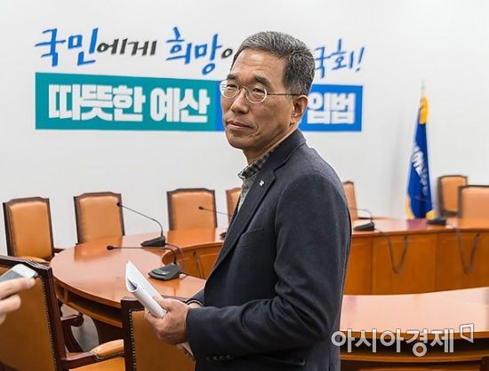 [포토] 민주당 찾은 김주영 한국노총 위원장