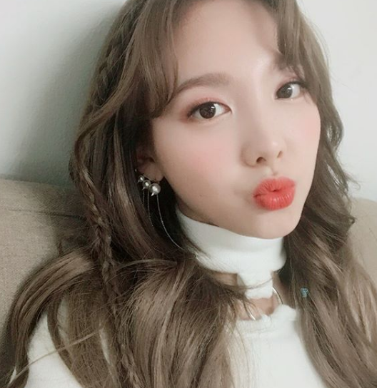 나연, 러블리함과 청순함의 대명사…‘인형같아’