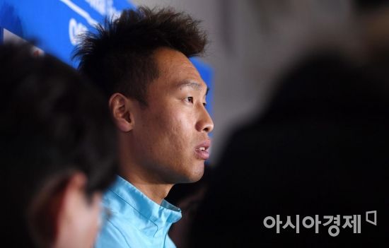 [포토] 인터뷰하는 김신욱