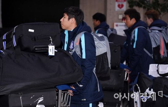 [포토] 이근호, '짐이 너무 많아요'