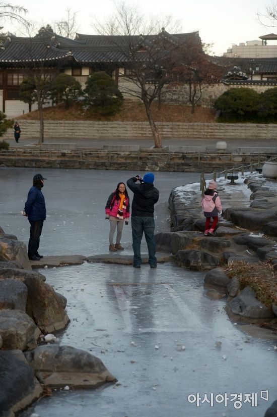 [포토]'연못이 얼어붙었네'