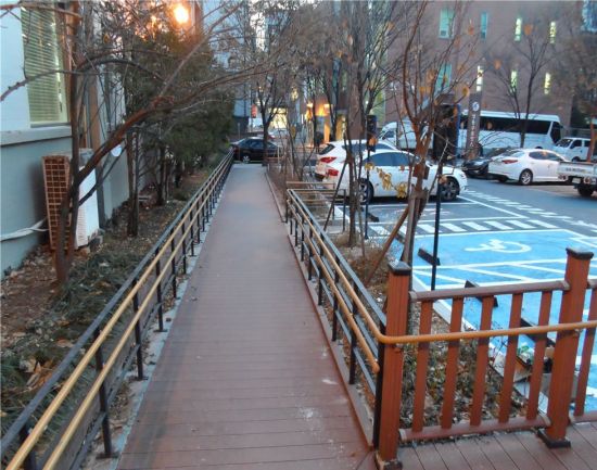 성동구 보건소 유니버설 디자인으로 탈바꿈...휠체어· 유모차 안전