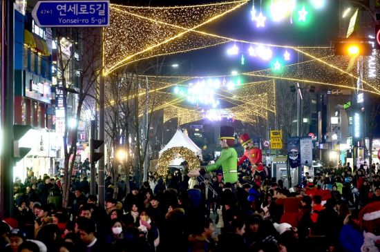 ’2017 신촌 크리스마스 거리축제‘ 즐기자