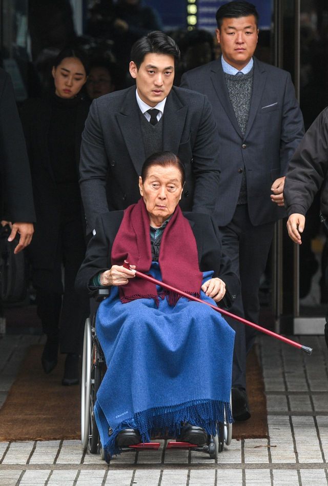 롯데 "신격호 명예회장, 건강 회복돼 소공동 거소 복귀"