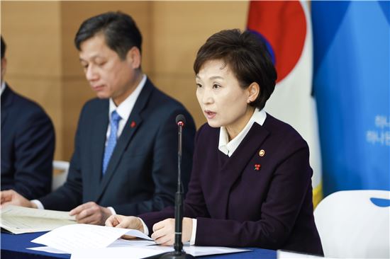 지난 13일 정부서울청사에서 임대등록 활성화방안을 발표중인 김현미 국토교통부 장관.
