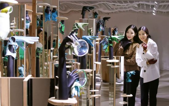 일상을 파고드는 패션…라이프스타일 전시로 소비자와 소통