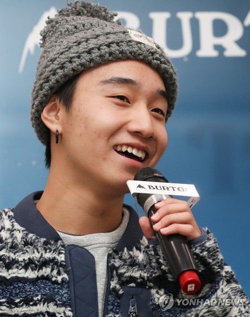 스노보드 국대 이민식, 평창 염원 담은 휴대전화 뒷자리 '2018'