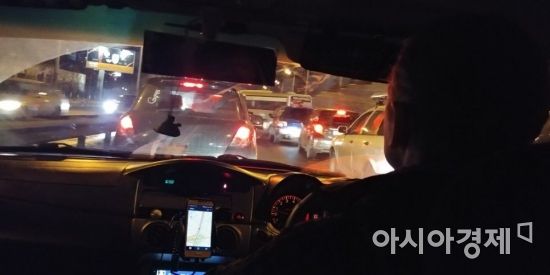 블라디보스토크에서 페티소프 아레나까지 택시로 이동중 도로가 꽉 막혀 있다 [사진=김형민 기자]