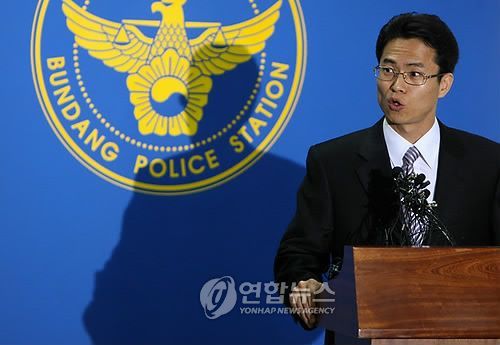 2009년 3월17일 당시 장자연 씨 자살사건을 수사 중인 경기도 분당경찰서는 국립과학수사연구소에 필적 감정을 의뢰한 '장자연 문건' 의 필체가 장 씨 것과 거의 동일한 것으로 확인됐다고 밝혔다./사진=연합뉴스 캡처