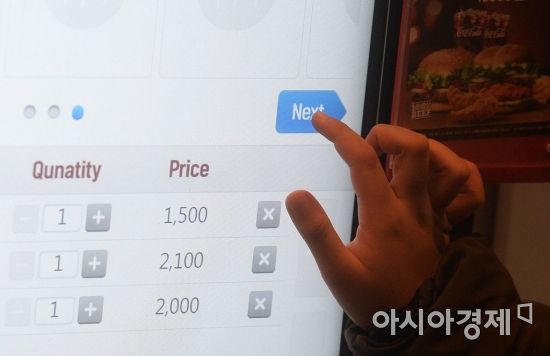 아르바이트생을 대신하는 무인기계 (사진=아시아경제DB)
