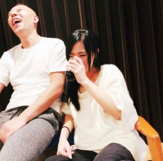 '어떻게 생겼나' 아오이 소라 남자, DJ NON '훈훈미소' 포착