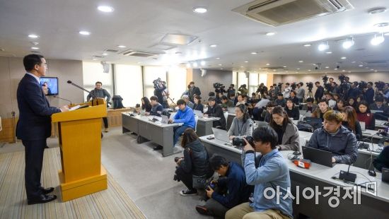 [포토] 남북당국회담 제의 관련 기자회견하는 통일부 장관