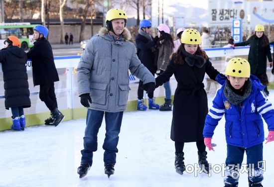[포토] 스케이트 즐기는 외국인 관광객