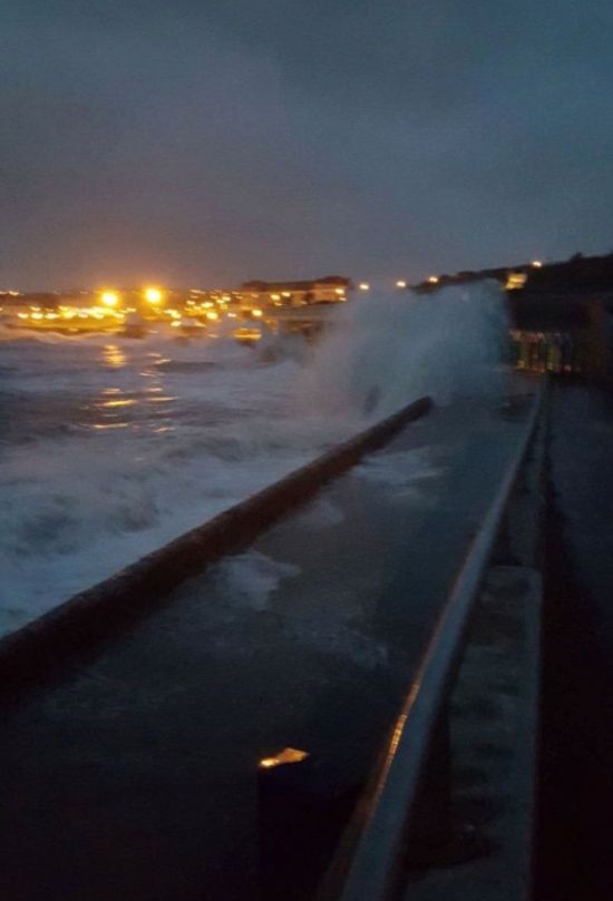 서유럽 최대 시속 160㎞ 태풍으로 정전·항공 피해