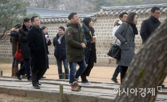 [포토]노승일 전 K스포츠재단 부장, 박영선 의원 걷기 행사 참석