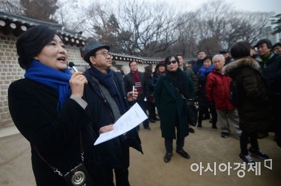 [포토]종묘의 역사 설명하는 박영선 의원