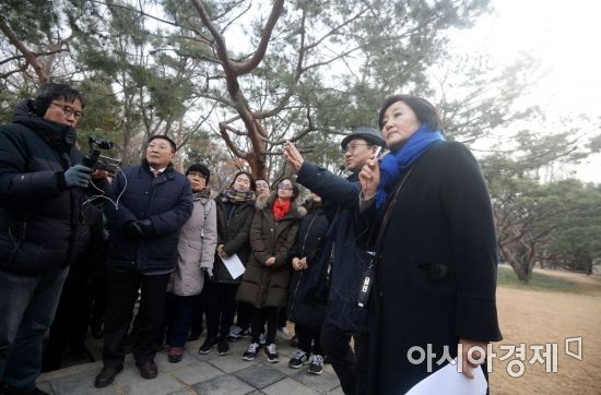 [포토]박영선, 시민들과 함께 종묘 걷기