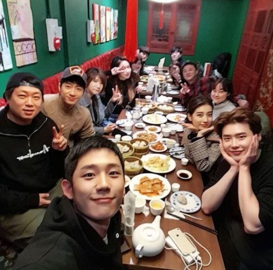 정해인, 이종석·수지와 돈독한 우정 자랑…“사랑하고 감사한 사람들”