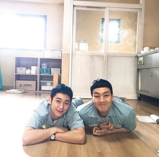 정해인, 죄수복 입고도 훈훈함 못 숨겨…“이제훈, 박해일 닮았네”